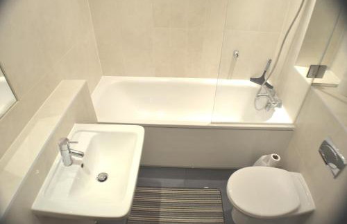 360 Serviced Accommodations - Brentwood 2 Bedroom Executive Apartment with Secure Parking - Foto 6