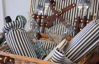 The Maiden Voyage - Themed Getaway, Steps to Forsyth, King Bed, Grill, Games, Picnic Basket - Foto 20