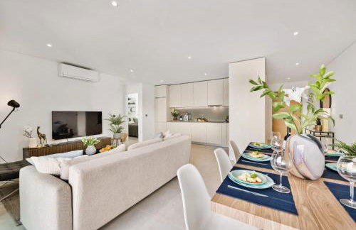 2-Bedroom Beachside Apartment with Pool & Parking - Foto 11