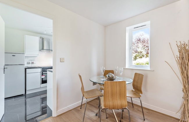 2 Bed Flat, Dedicated Workspace, Parking, 4KTV - Photo 18