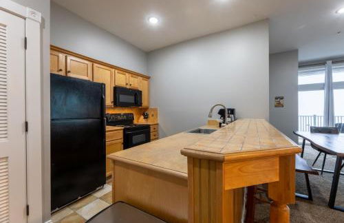 Snowshoe Village Ski-in - Ski-out Condo w Hot Tub - Foto 33