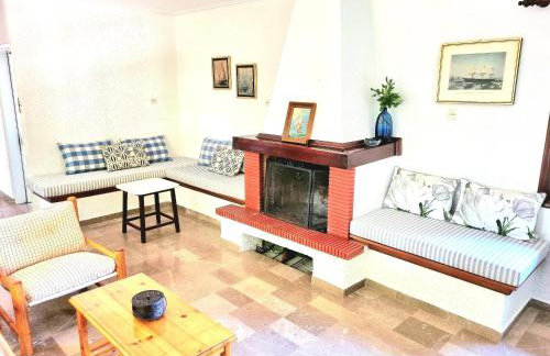 Spacious farmhouse with big yard and fireplace - Foto 8