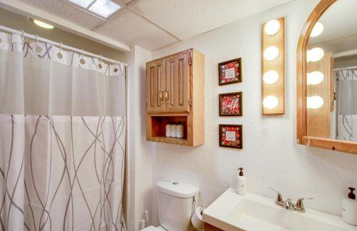 Near Lakes Updated Family Home with Deck in Cushing - Foto 20