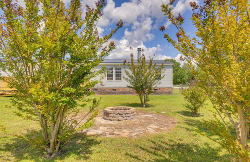 Family Home and Fire Pit and Deck, 11 Miles to Beach! - Foto 32