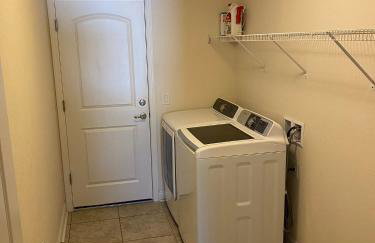 Gone Coastal! Large Heated pool home 30 min from beaches! - Foto 43