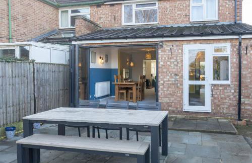 Charming 3 Bed Home in Churchdown with Hot Tub - Foto 22