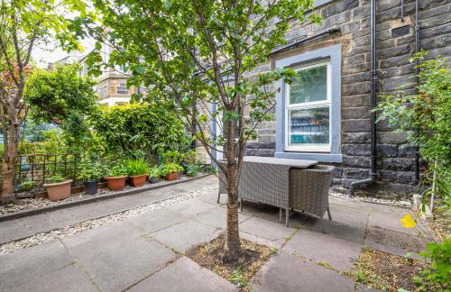 JOIVY Charming Apartment near Leith Links with Patio - Foto 38