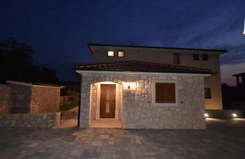 Villa Muskatel KRK -with heated covered pool - Photo 16