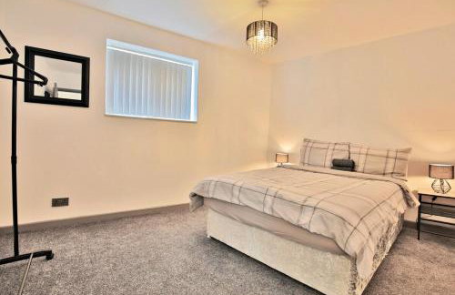 Freckleton House in Town Centre, near Blackpool, Sleeps 6, Free Parking - By NMB Property - Photo 7