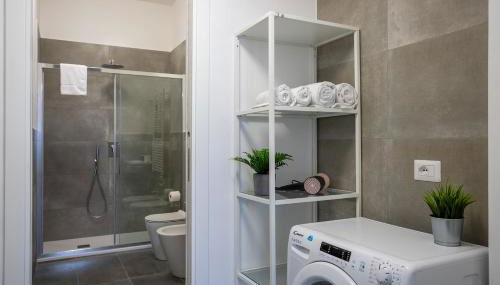 [Navigli - Center] Modern Suite, Fast Wi-Fi & Tram - Foto 5, towels, Shower
