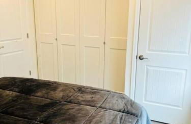 Hot Tub Steam Shower Gym in Charming Family Home! - Photo 32