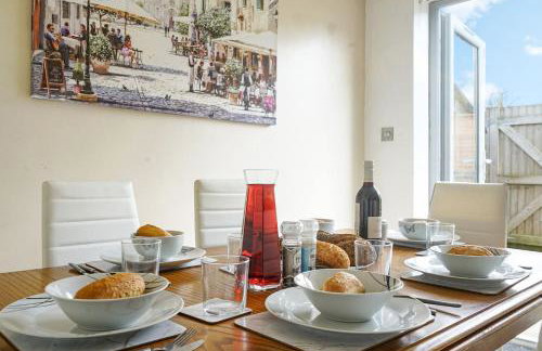 4BR 6Beds 3 Bath Private Parking Garden Kings Cross 25 min & Harry Potter - Foto 1