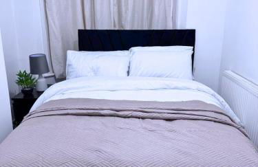 House for 8 in Gillingham close to train station with free parking - Foto 9