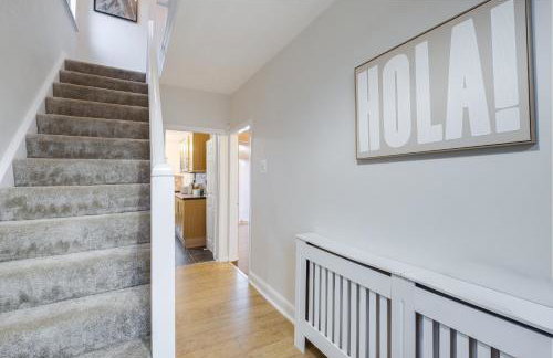 NEW 4 Beds Huge Driveway for LWBs Group Base Willenhall Bilston Junction 10 M6 A454 Keyway Junction A463- Wolverhampton Walsall--Bloxwich - I54 Business Park-Molineux Stadium - BY Samina - ARZ Stays - Regular Work & Long Stays Available - Foto 24