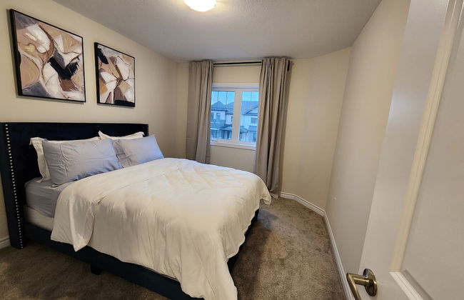 Exclusive Home in Niagara Falls - Photo 3