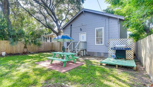 half Mi to Seawall! Family Home with Furnished Patio - Foto 2