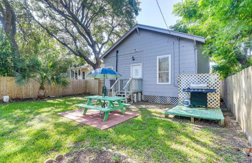 half Mi to Seawall! Family Home with Furnished Patio - Foto 2