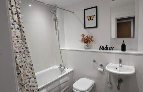 Beautiful Modern Coventry City Centre Apartment - Foto 31