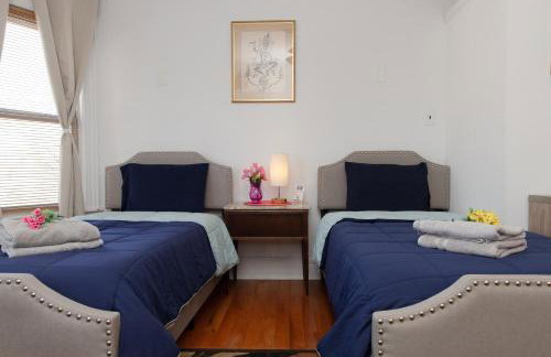 The Gem-3 Bedrooms! King, Full & Twin Beds, Sauna with Free Parking plus more - Foto 27