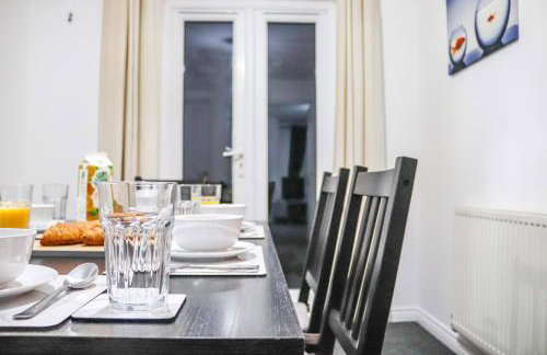 3Bedroom EnSuite SofaBed Sleeps upto 6 Contractors Families Long or Short Stay Free Parking WIFI - Foto 31