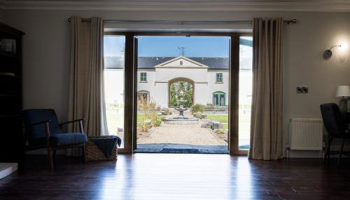 Escape Ordinary at Castle Hume - Foto 3, Garden, Garden view