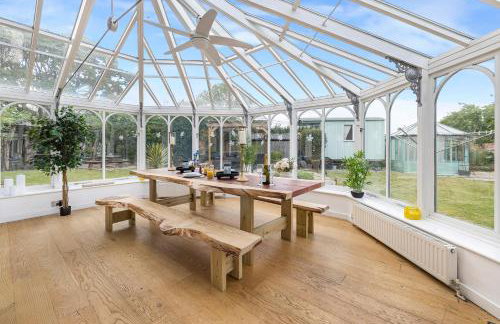 East Sussex Manor - Sleeps 12 - Hot Tub & Parking - Foto 17