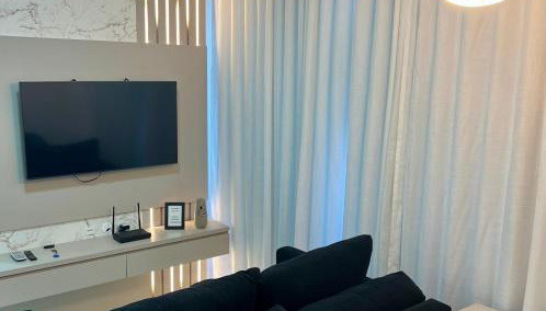 Ap completo a 900m da Vila Germânica com Piscina, Academia, Wi-Fi, Ar, Garagem e Tv no quarto - Foto 4