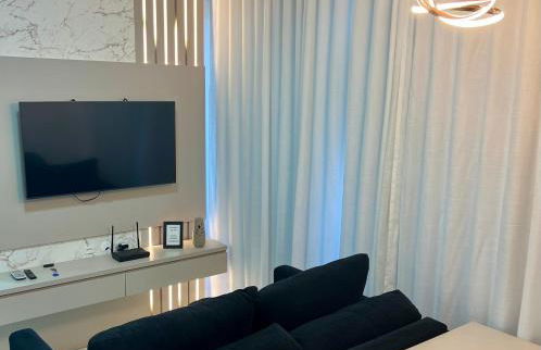 Ap completo a 900m da Vila Germânica com Piscina, Academia, Wi-Fi, Ar, Garagem e Tv no quarto - Foto 4