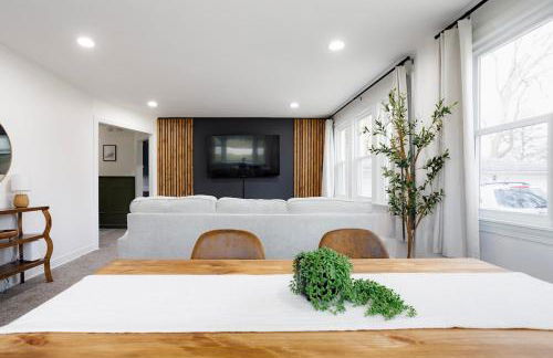 King Size Bed, Near Hwy, Work Desk, Close Parking - Foto 11