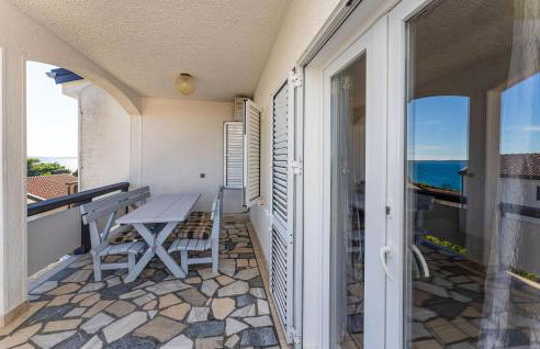 Stunning Apartment In Rtina - Photo 11