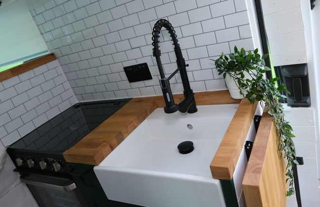 Superb 4 Berth Campervan With Kingsize bed - Foto 10