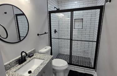 The Silver Villa - 2 King Beds Minutes from Downto - Foto 16