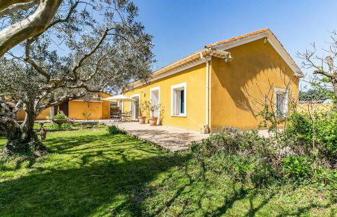 2 Bedroom Amazing Home In Noves - Foto 1