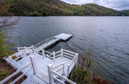 Lakefront Cottage - Spacious House with Private Dock - Foto 18