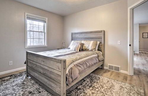 Renovated Logan Home with Pond and Fire Pit - Foto 19