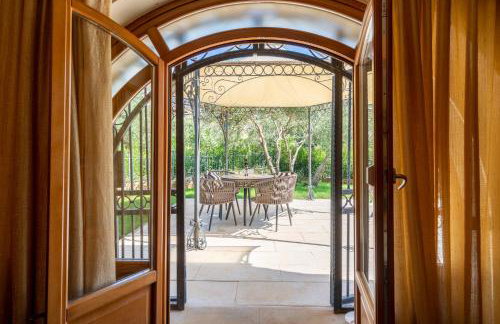 Charming Orange Apartment with Private Pool and Garden Oasis - Foto 17