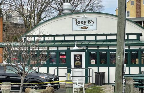 One bedroom with modern kitchen, balcony with water view - Foto 36