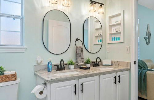 Beautiful Pet Friendly Home! Tropical Pool, Optional Golf Cart & Pool Heat, Minutes to Beach - Foto 31