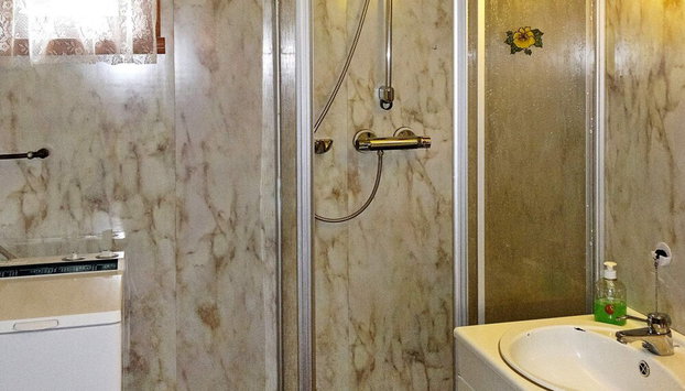 6 Person Holiday Home in Halsanaustan - Foto 5, Badezimmer