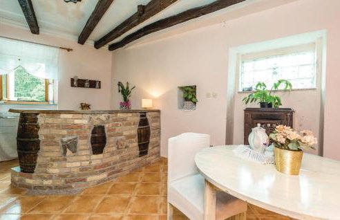 Stunning Home In Jurdani With Wifi - Photo 19