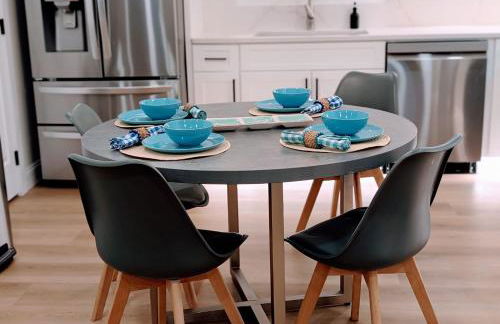 Custom Design Kitchen King Beds Laundry Large TVs - Foto 7