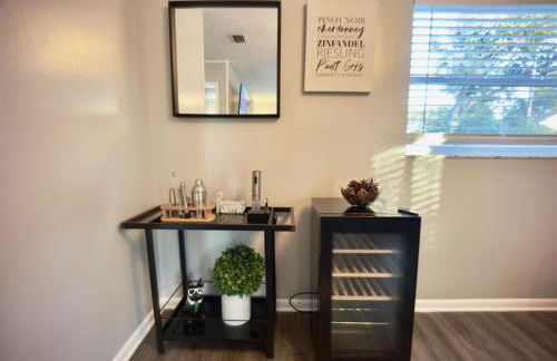 Luxury 4BR Getaway with Heated Pool & Cozy Vibes! - Foto 17