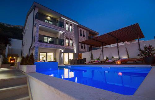 LUXURY VILLA PARADISE 120m from sandy beach, heated pool, billiard, max 12 pax - Foto 45