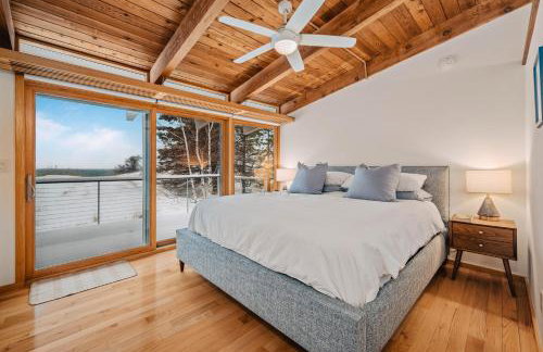 Midcentury home, private beach. large great room - Foto 16