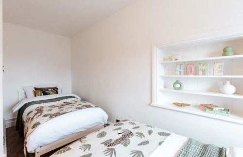 Large 7 Bedroom House for Families and Work Crews Hot Tub Parking Wi-Fi sleeps 17 - Foto 39