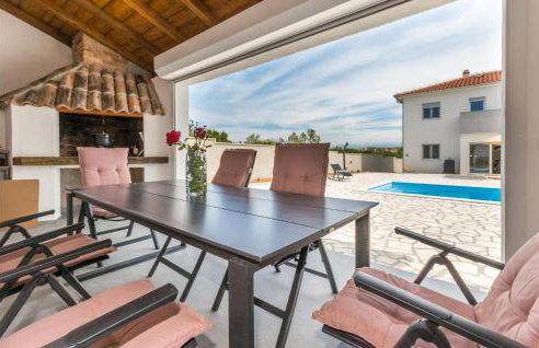 4 Bedroom Cozy Home In Donja Jagodnja - Foto 3