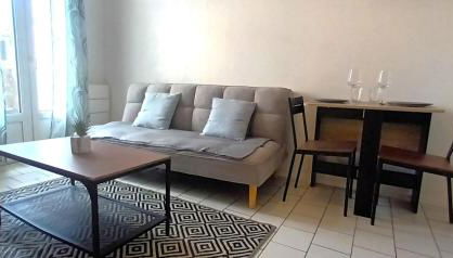 La Terrasse, T2 proche gare, Wifi, tv HD, grande terrasse - Photo 3