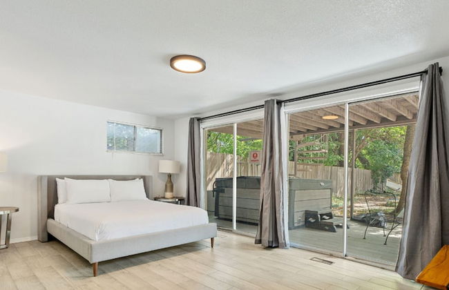 Spacious Family Home w Pool Hot Tub Large Yard - Photo 26