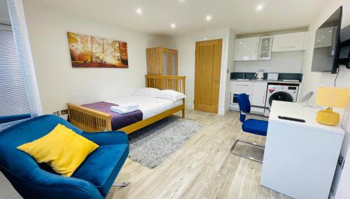 MODERN STUDIO APARTMENT, PRIVATE- DRIVEWAY PARKiNG - Foto 2