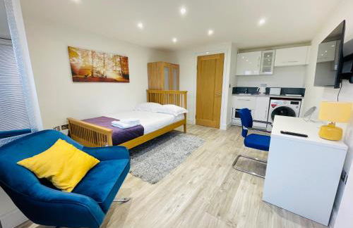 MODERN STUDIO APARTMENT, PRIVATE- DRIVEWAY PARKiNG - Foto 2